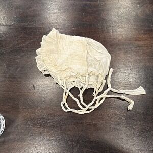 Vintage small‎ child white bonnet see pics and description